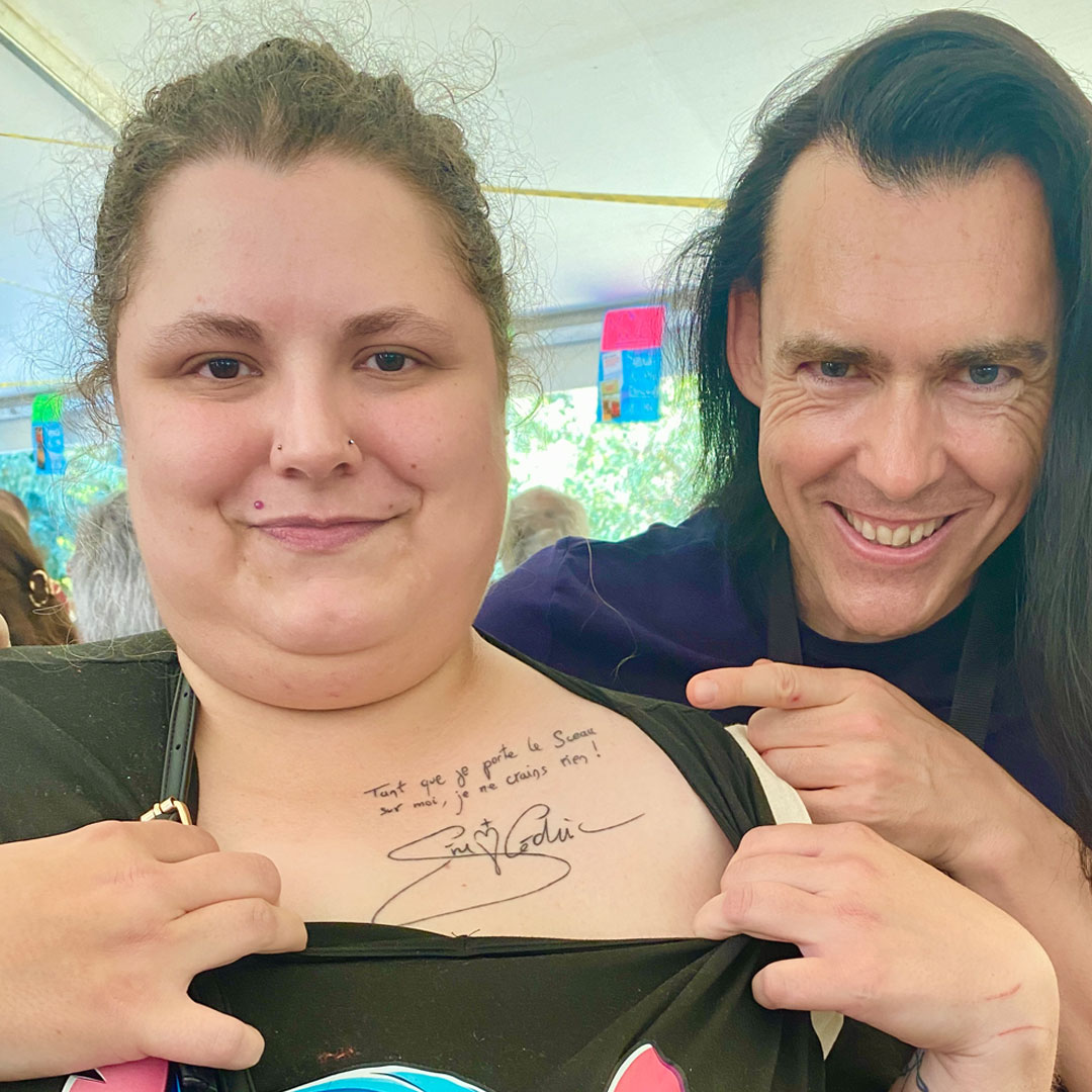 Tatouage de Shery (mon &eacute;criture et signature)